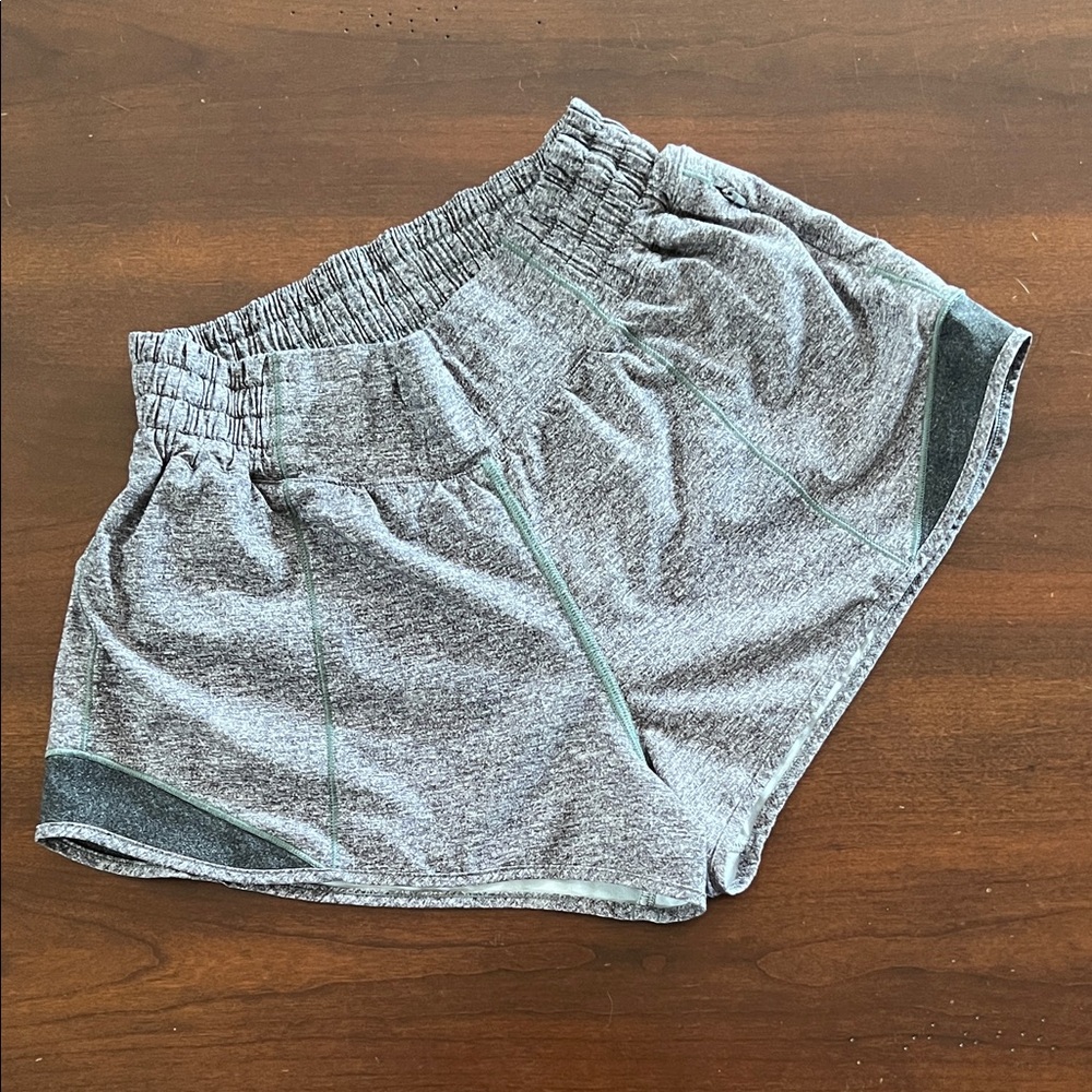 Lululemon Hotty Hot Size 4, 2.5”